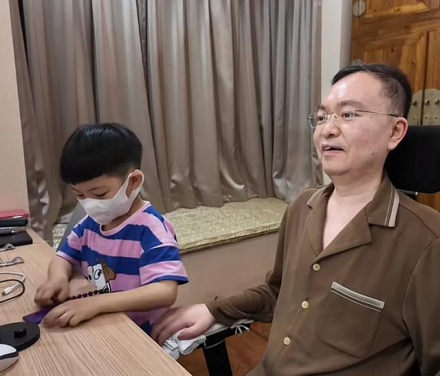 破曉的晨光  