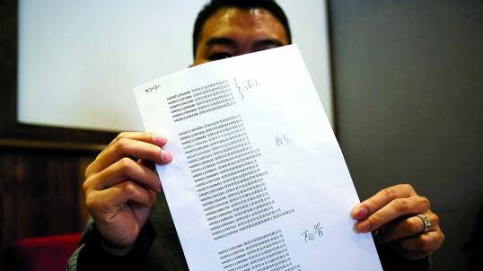 男子為520第一個領(lǐng)證排一夜隊