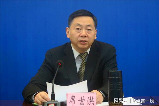 黃楊鈿甜父親涉違規經商辦企業