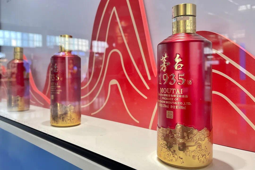 震驚！白酒三巨頭集體失守千元線，行業(yè)寒冬還是蓄勢(shì)待發(fā)？