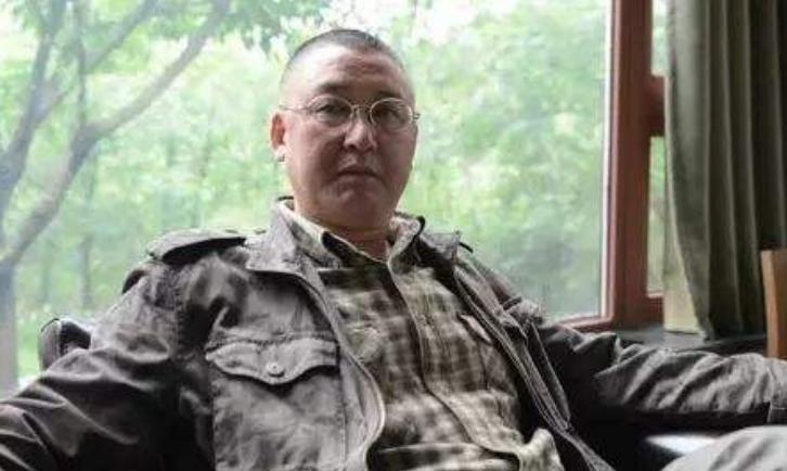 震驚！重慶一貪官祖墳竟挖出3公斤金磚，背后隱藏驚人秘密！