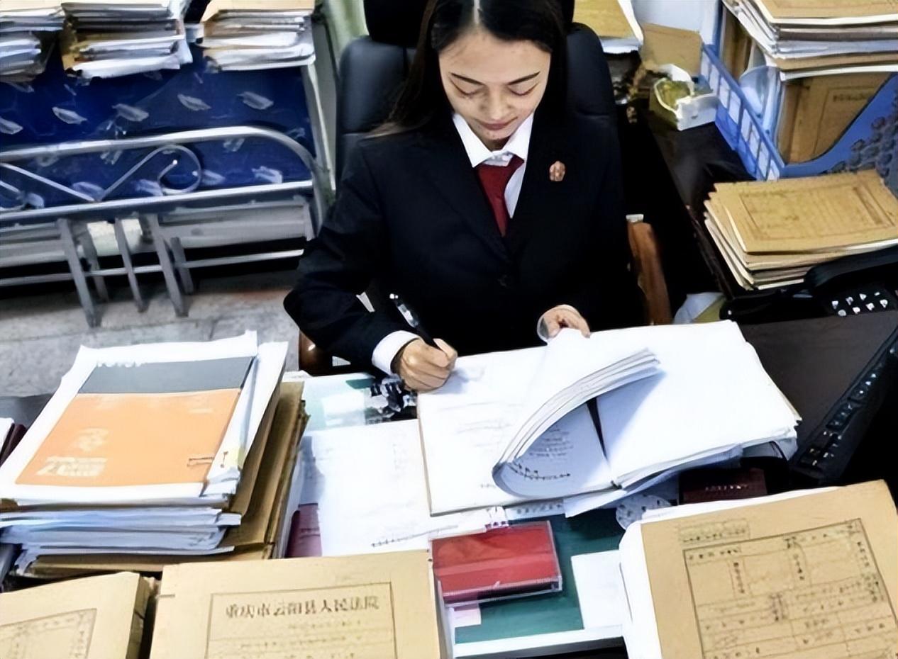 人民日報過緊日子非削減正當待遇！如何平衡財政緊縮與員工權益？
