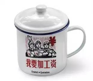 震驚！爺爺不泡茶17元奶茶未開封只有半杯，消費(fèi)者直呼被坑！