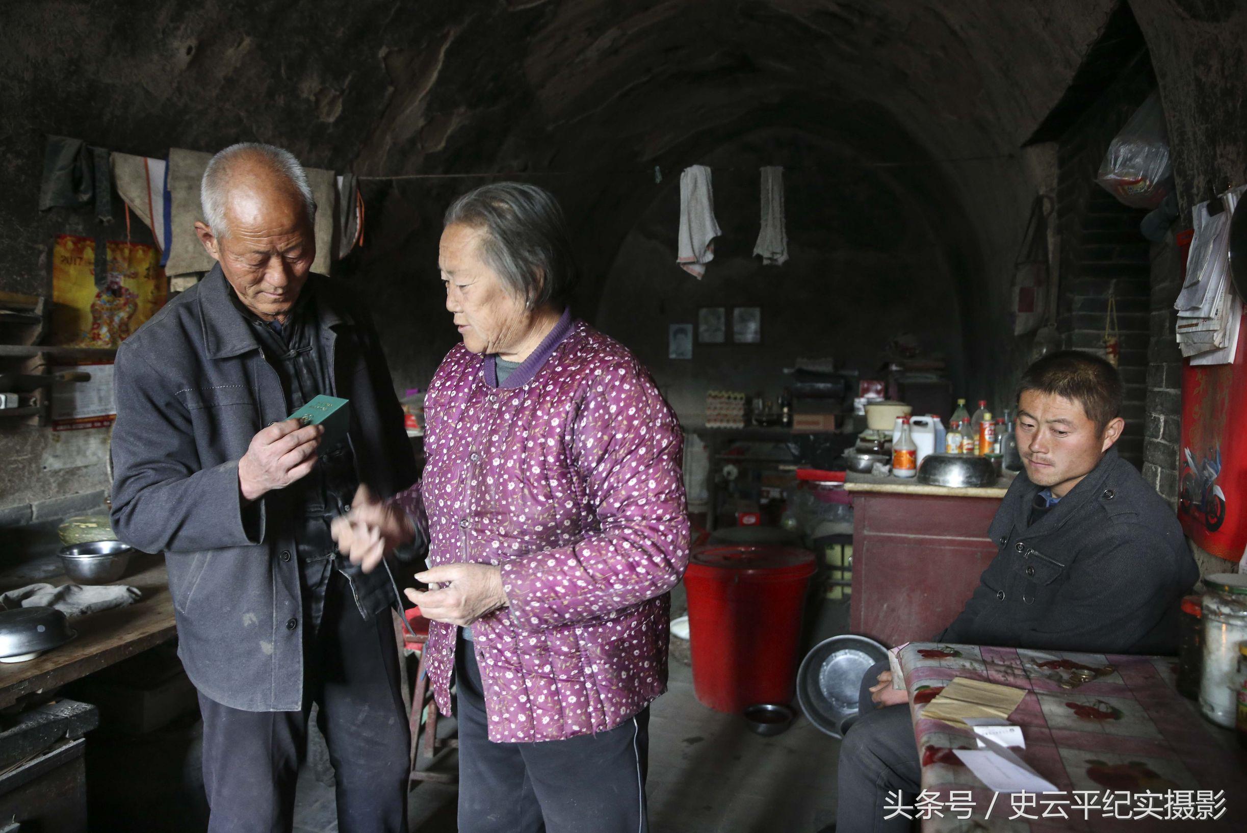 "揪心！3歲寶寶渾身傷卻更擔(dān)心遇車禍的媽媽，背后真相讓人淚目"