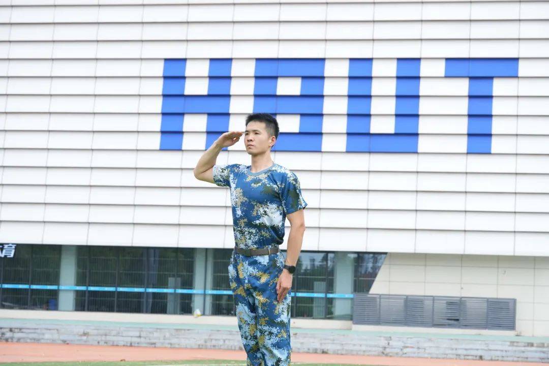 ??爆款揭秘！被237萬網友嚴選的新生軍訓服長啥樣？看完直呼太驚艷！